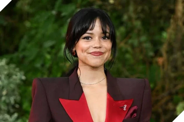 Sao Nam Jenna Ortega Từng Nhịn Ăn, Uống Cả Ngày Khi Còn Là Sao Nhí