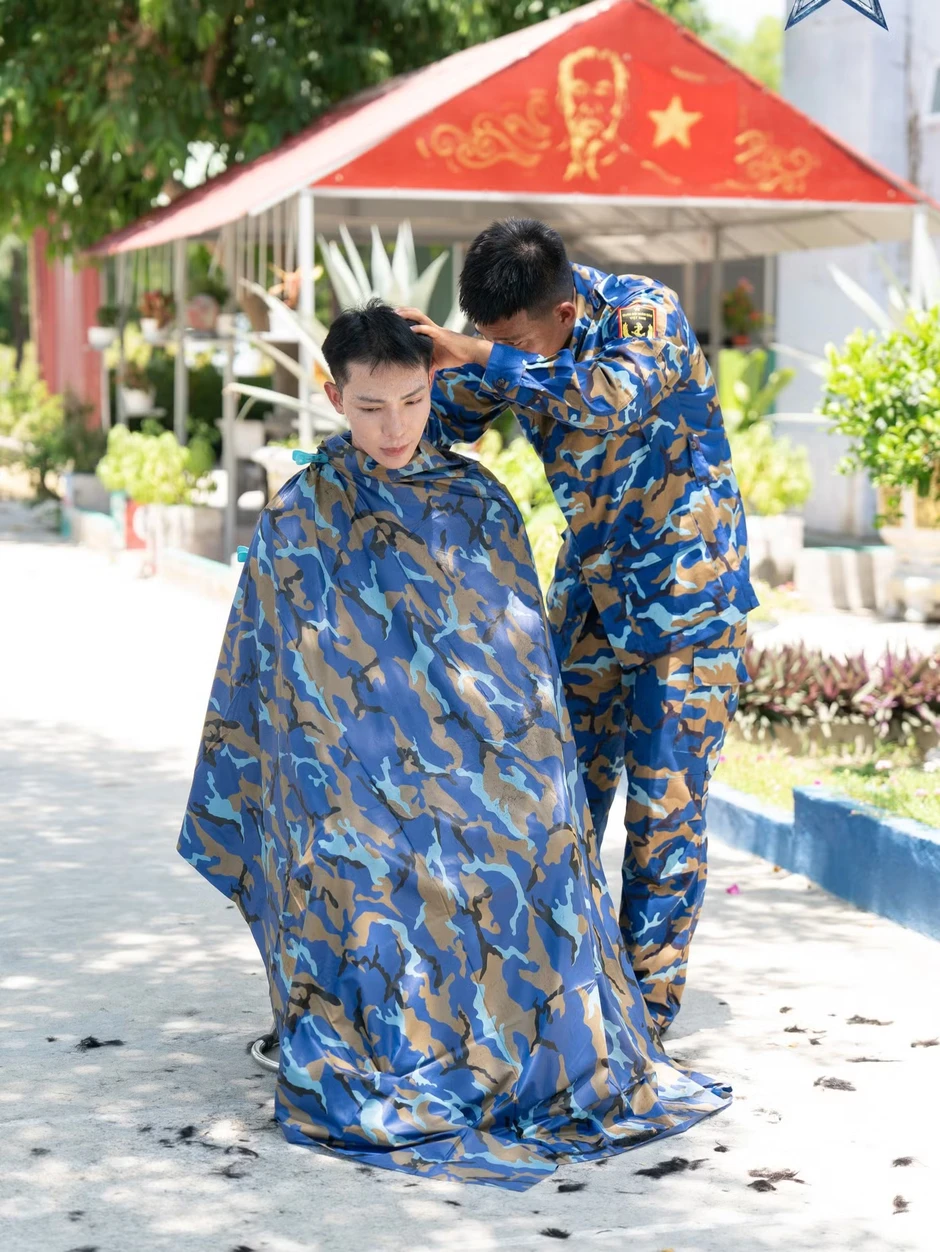 Sao nhập ngũ chấn chỉnh dàn nghệ sĩ