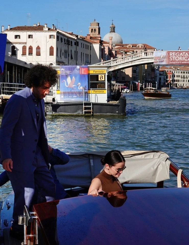 Selena Gomez và chồng du ngoạn Venice Selena Gomez và chồng du ngoạn Venice