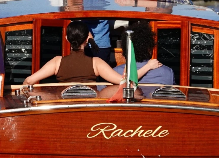 Selena Gomez và chồng du ngoạn Venice Selena Gomez và chồng du ngoạn Venice