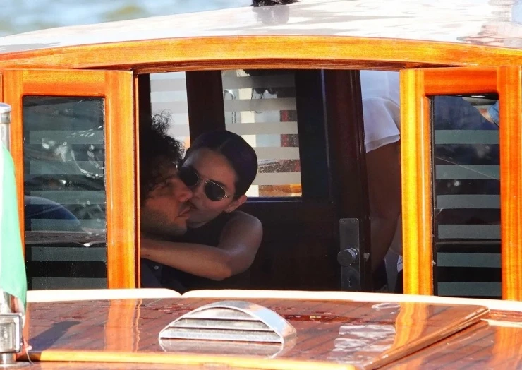 Selena Gomez và chồng du ngoạn Venice Selena Gomez và chồng du ngoạn Venice