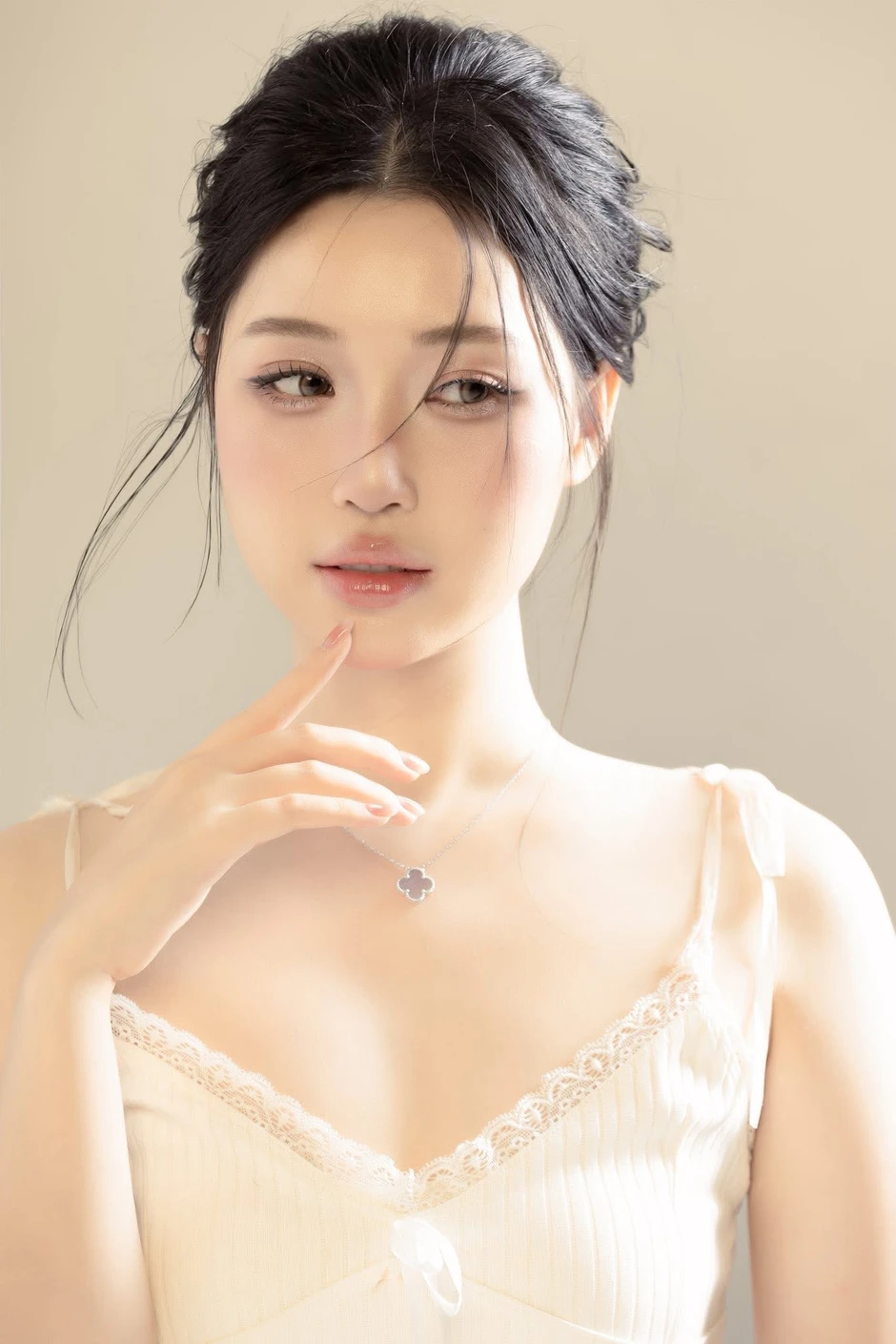 Nữ streamer Chubby khoe ảnh sinh nhật rạng rỡ, bị đồng nghiệp chúc mừng kiểu dở khóc dở cười gây tranh cãi
