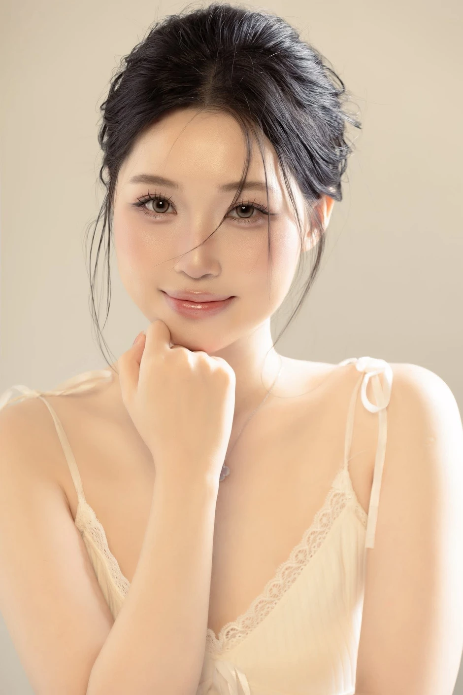 Nữ streamer Chubby khoe ảnh sinh nhật rạng rỡ, bị đồng nghiệp chúc mừng kiểu dở khóc dở cười gây tranh cãi