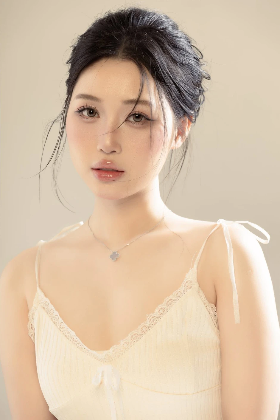 Nữ streamer Chubby khoe ảnh sinh nhật rạng rỡ, bị đồng nghiệp chúc mừng kiểu dở khóc dở cười gây tranh cãi
