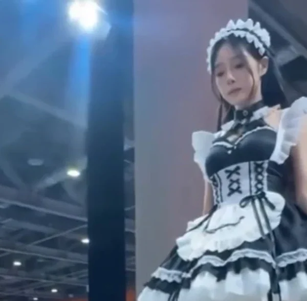 Cộng đồng mạng phẫn nộ với nữ coser, nam fan liền gây sốc với hành động tệ hơn ngay sau đó kenhtingame com thumb cong dong mang phan no voi nu coser nam fan lien gay soc voi hanh dong te hon ngay sau do 77731787393729207 940w