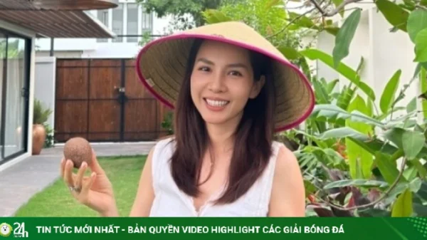 Hoa trái nở rộ trong biệt thự vùng ven của vợ chồng Hoàng Bách kenhtingame com thumb hoa trai no ro trong biet thu vung ven cua vo chong hoang bach 51cf1787536144578 940w