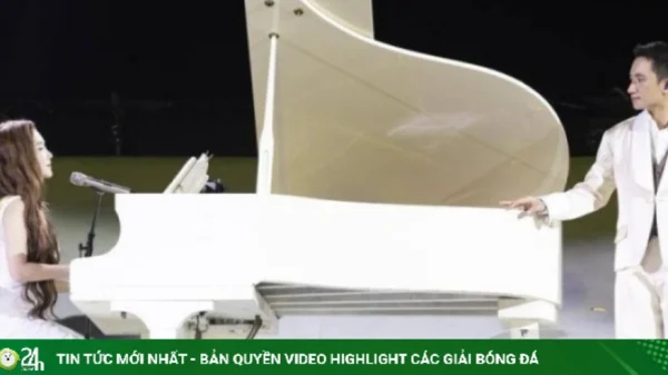 Hương Tràm thay hàng chục bộ váy trong concert nhưng đẹp nhất là hình ảnh đi chân trần hát cùng Phan Mạnh Quỳnh kenhtingame com thumb huong tram thay hang chuc bo vay trong concert nhung dep nhat la hinh anh di chan tran hat cung phan manh quynh e0d21785673858077 940w