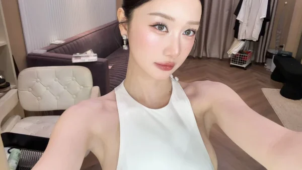 Jun Vũ khuấy đảo mạng xã hội với ảnh selfie tràn màn hình: Visual ngọt ngào, body quyến rũ kenhtingame com thumb jun vu khuay dao mang xa hoi voi anh selfie tran man hinh visual ngot ngao body quyen ru 78dd1787204900170 940w