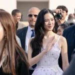 Quá khứ buôn bán lề đường rồi thành đại sứ vượt mặt BLACKPINK của mỹ nhân đẹp nhất thế giới 2026 kenhtingame com thumb qua khu buon ban le duong roi thanh dai su vuot mat blackpink cua m nhan dep nhat the gioi 2026 61371787469407246 940w