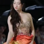 Sự cố hy hữu của nàng hậu chân dài 1m22 ngay trên sàn catwalk kenhtingame com thumb su co hy huu cua nang hau chan dai 1m22 ngay tren san catwalk 9dd21787307220576 940w