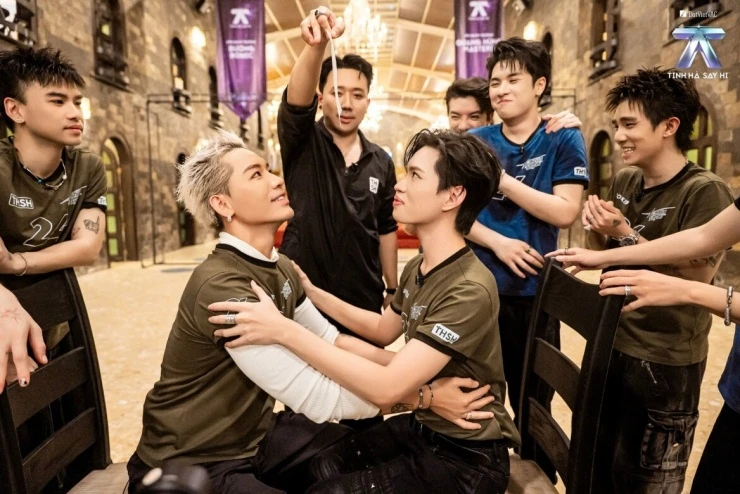 Tinh hà say hi: Nụ hôn WEAN - Pháp Kiều gây sốt trước Livestage 3