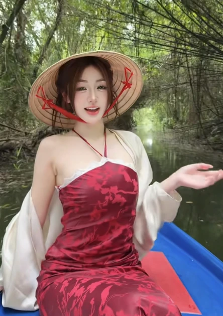 Trần Hà Linh chứng minh nhan sắc ngọt ngào giữa miền Tây sông nước