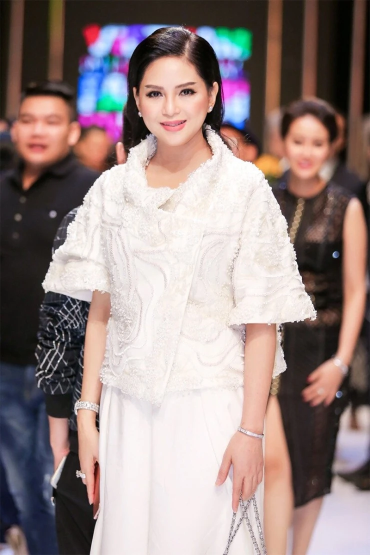Từ ca sĩ, CEO đến á hậu cùng tên Thủy Tiên nổi tiếng nhất showbiz Việt