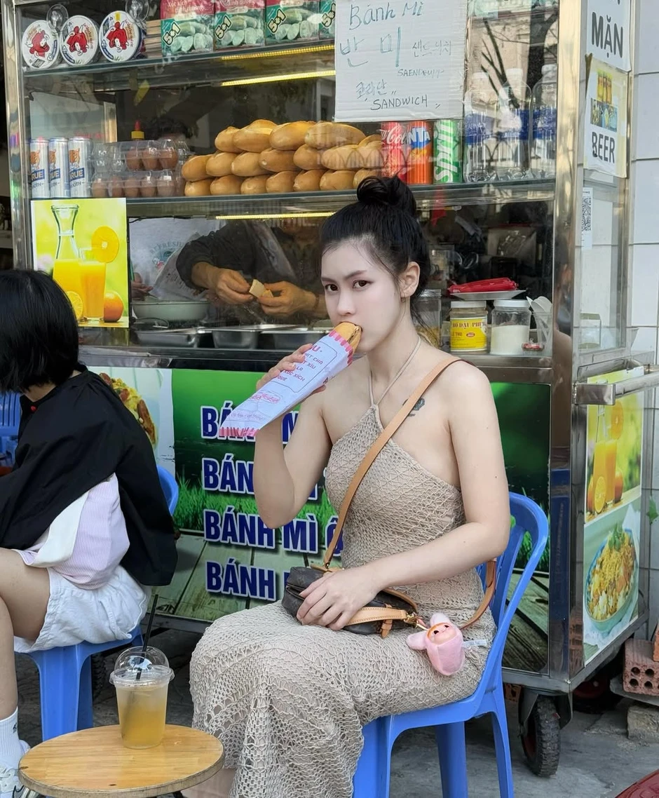 Việt Nam vô địch ASEAN Cup: Hot girl Thái Lan Pinhathai 'gây sốt' MXH Việt Nam vô địch ASEAN Cup: Hot girl Thái Lan Pinhathai 'gây sốt' MXH
