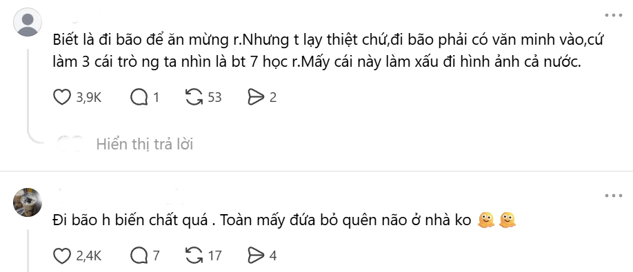 Cô gái trẻ đi bão cầm biểu ngữ nhạy cảm phản cảm: Vui thôi đừng vui quá! Cô gái trẻ đi bão cầm biểu ngữ nhạy cảm phản cảm: Vui thôi đừng vui quá!