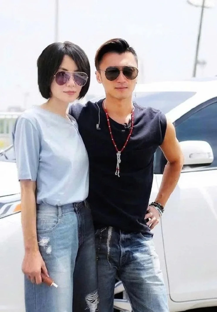 Vương Phi: Từ thiên hậu C-pop đến sự an nhiên bên người tình trẻ Tạ Đình Phong