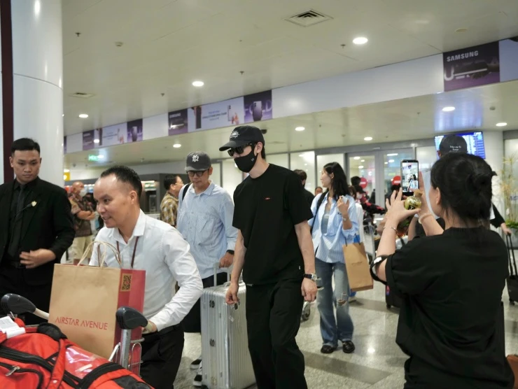 Yoo Yeon Seok đến Hà Nội Yoo Yeon Seok đến Hà Nội