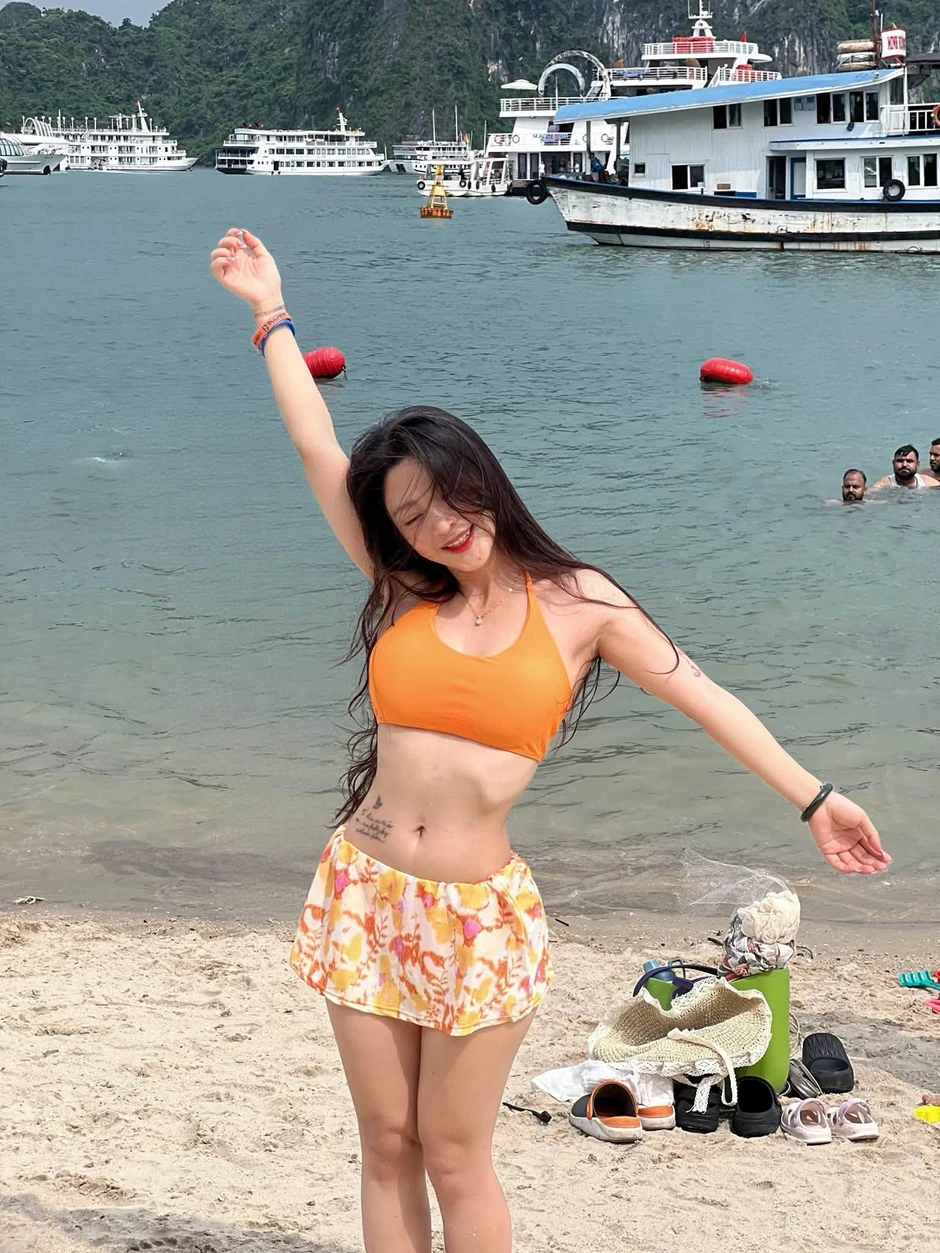 "Chán" tập luyện, hot girl múa côn "đổi gió" đón hè khiến dân tình trầm trồ khen ngợi