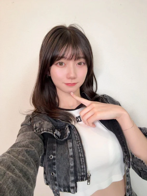 "Hậu bối" của Yua Mikami đa tài, không chỉ "đóng phim" mà còn cả livestream