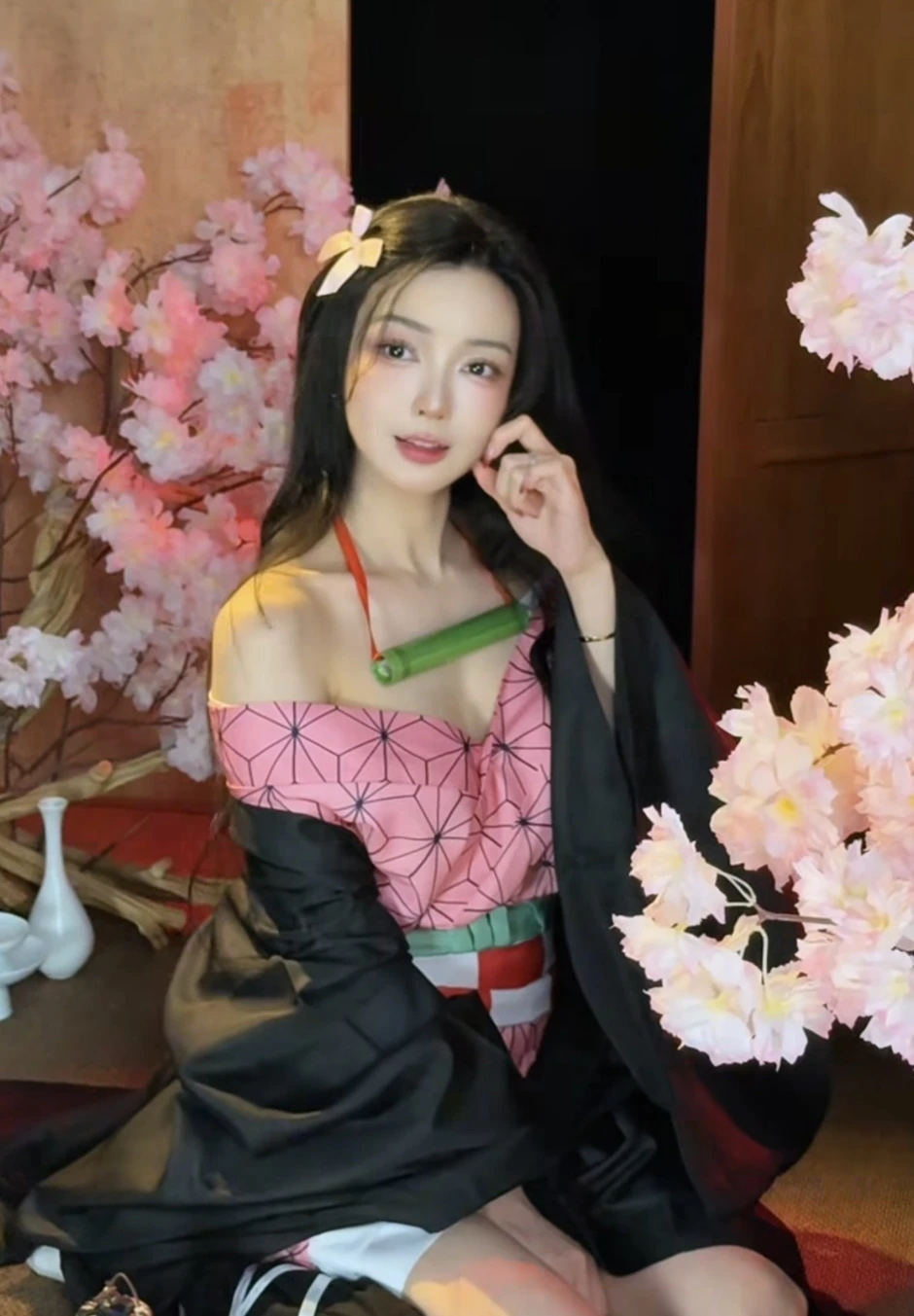 "Hot girl ảnh thẻ" trổ tài cosplay cực mướt, biến hóa thần thái đốn tim cộng đồng mạng