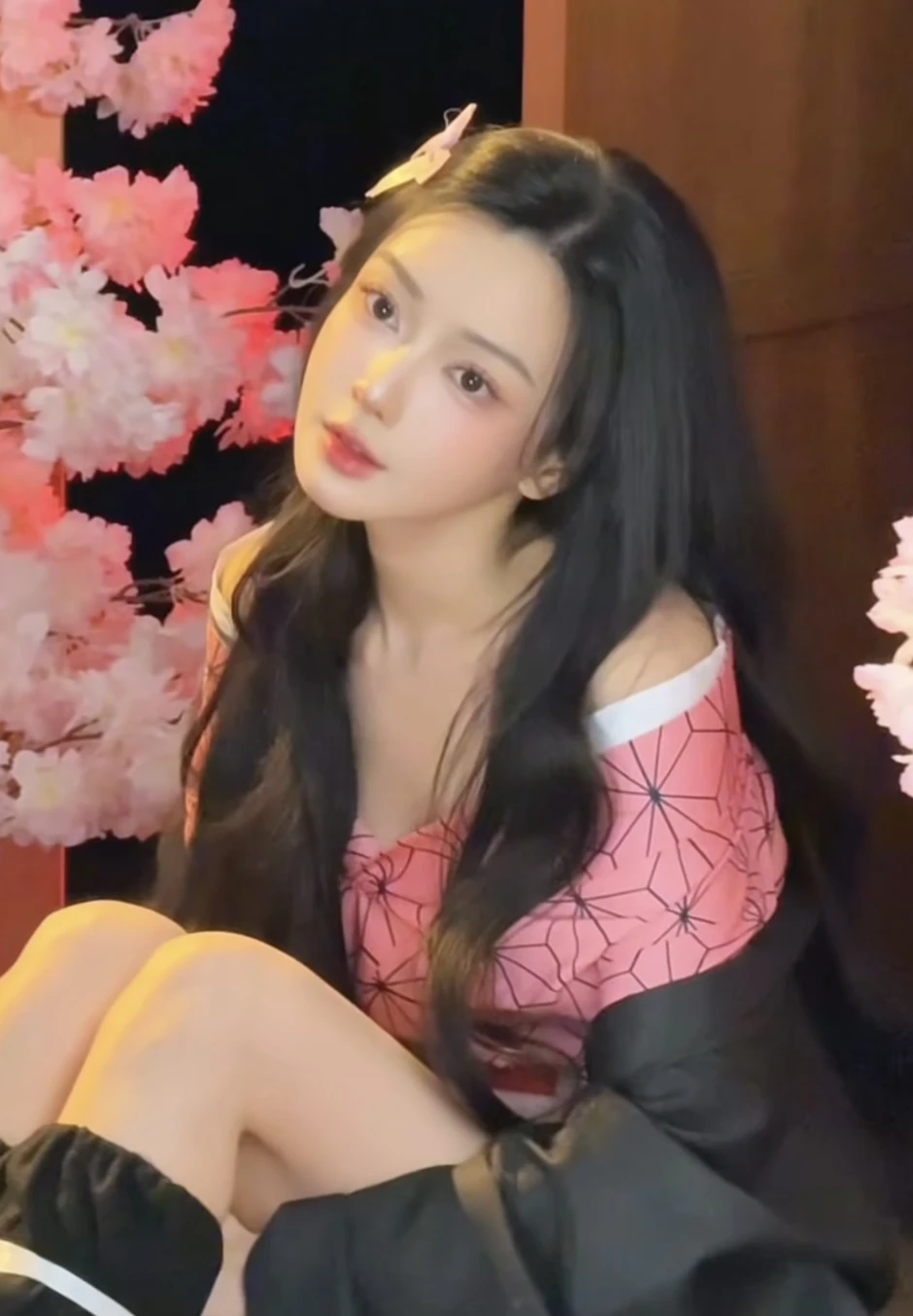 "Hot girl ảnh thẻ" trổ tài cosplay cực mướt, biến hóa thần thái đốn tim cộng đồng mạng