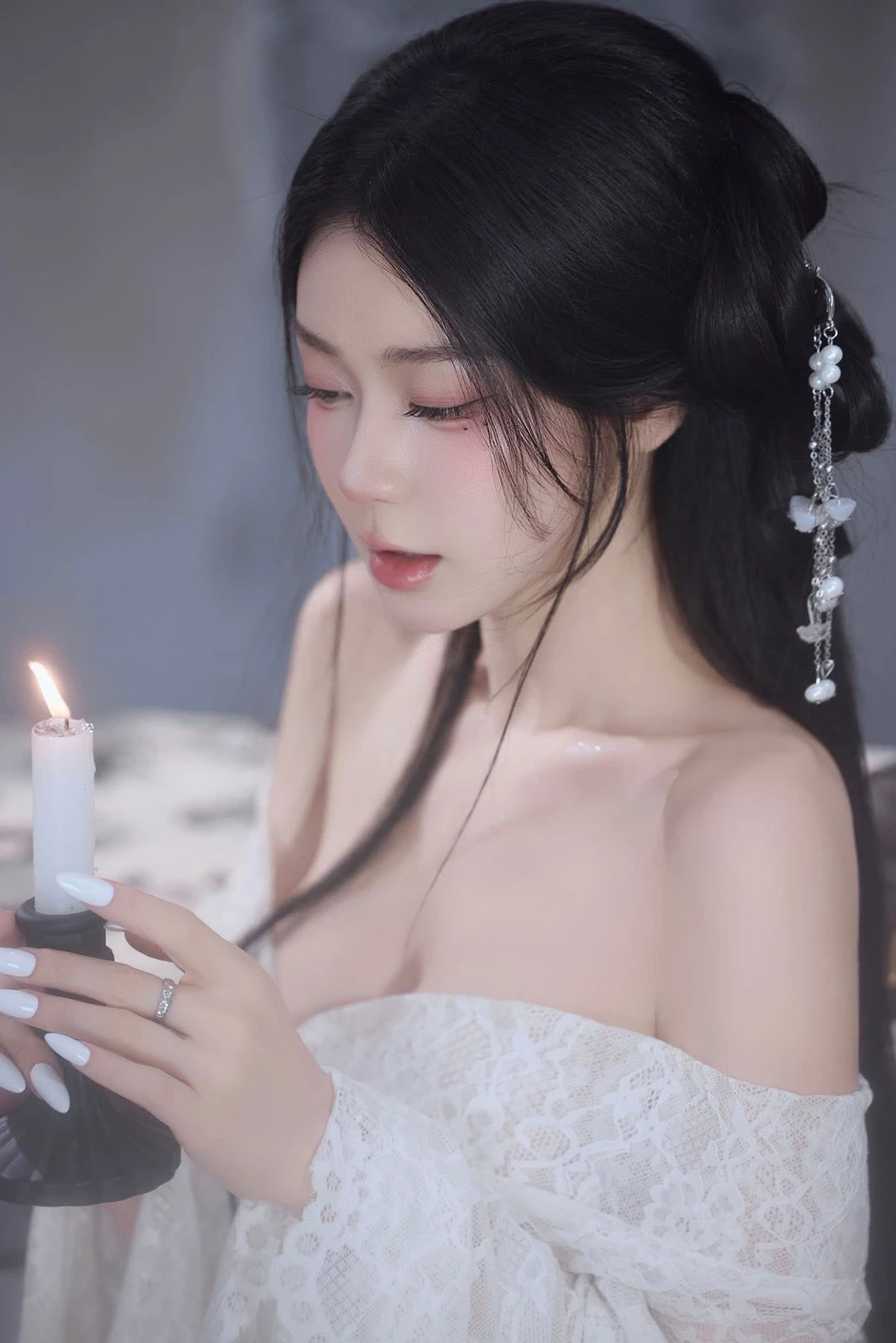 "Hot girl ảnh thẻ" trổ tài cosplay cực mướt, biến hóa thần thái đốn tim cộng đồng mạng