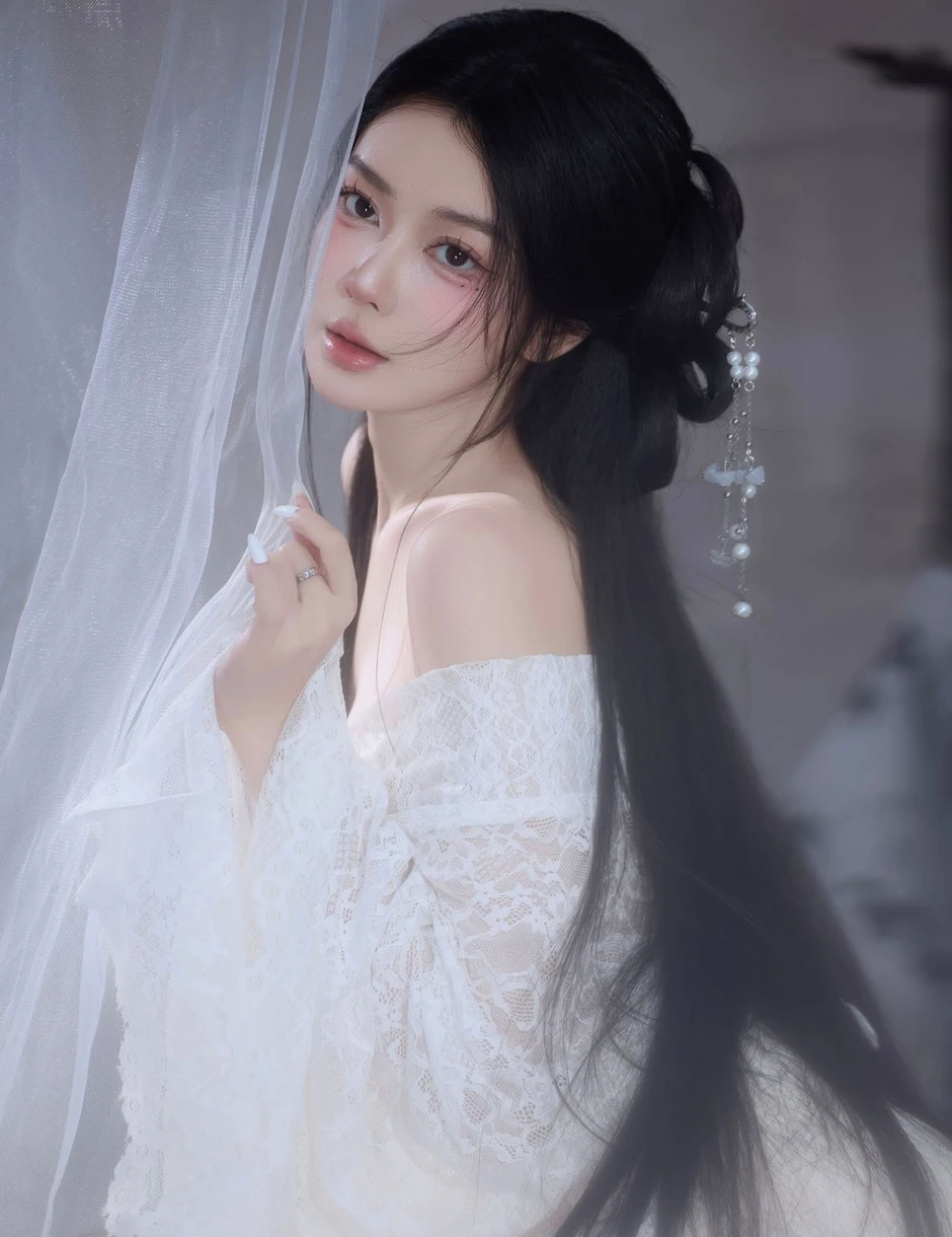 "Hot girl ảnh thẻ" trổ tài cosplay cực mướt, biến hóa thần thái đốn tim cộng đồng mạng