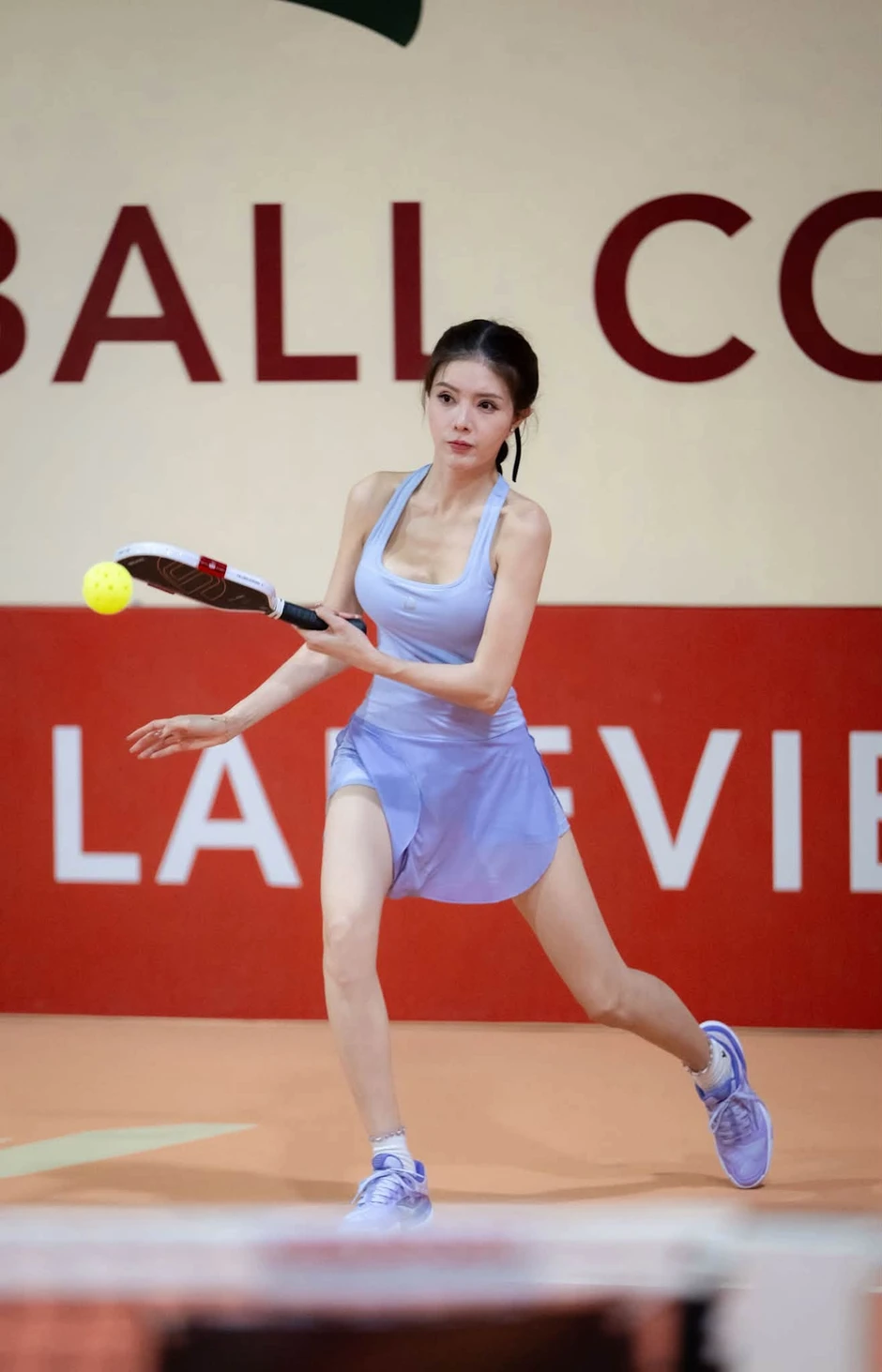 "Quẩy" hết mình trên sân Pickleball, Lily Luta ghi điểm với nhan sắc ấn tượng