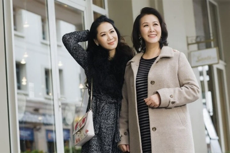 5 sao Việt có bố, mẹ là hiệu trưởng: Người thủ khoa, người đăng quang hoa hậu 5 sao Việt có bố, mẹ là hiệu trưởng: Người thủ khoa, người đăng quang hoa hậu