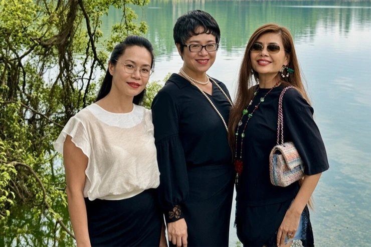 5 sao Việt có bố, mẹ là hiệu trưởng: Người thủ khoa, người đăng quang hoa hậu 5 sao Việt có bố, mẹ là hiệu trưởng: Người thủ khoa, người đăng quang hoa hậu