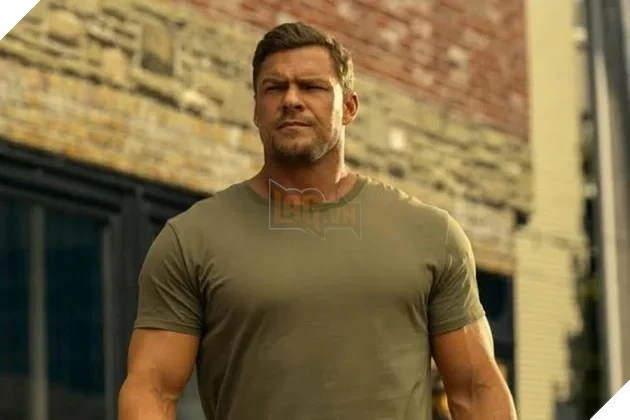 Alan Ritchson Đàm Phán Đóng Chính Phim Helldivers Của Sony