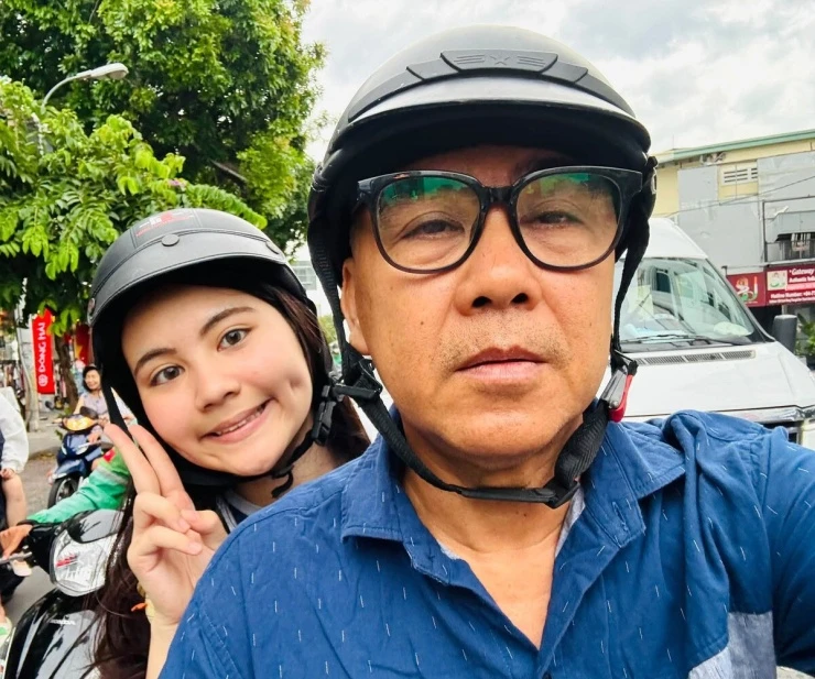 Ảnh sao 10/9: Cường Đôla tự vào bếp khi bán phở