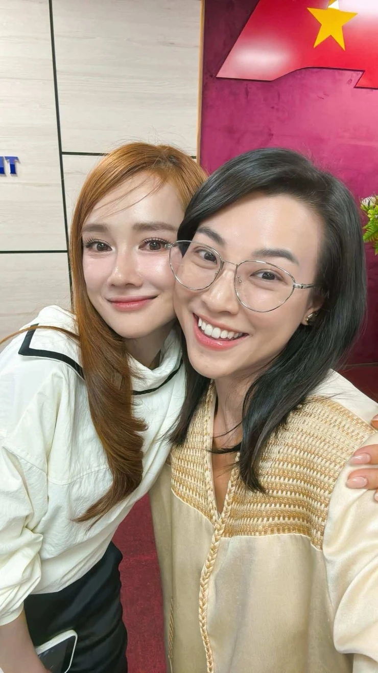 Ảnh sao 13/9: Nhà Thu Trang - Tiến Luật thăm miệt vườn quê ngoại Ảnh sao 13/9: Nhà Thu Trang - Tiến Luật thăm miệt vườn quê ngoại