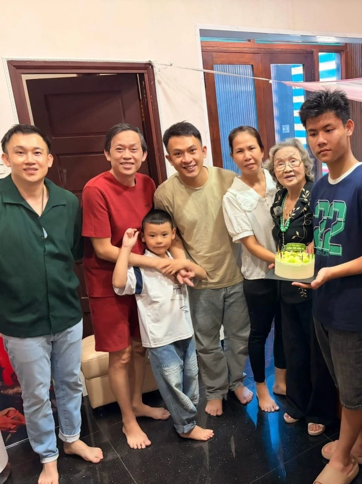 Ảnh sao 14/9: Đại Nghĩa đi hát ở chùa Ảnh sao 14/9: Đại Nghĩa đi hát ở chùa