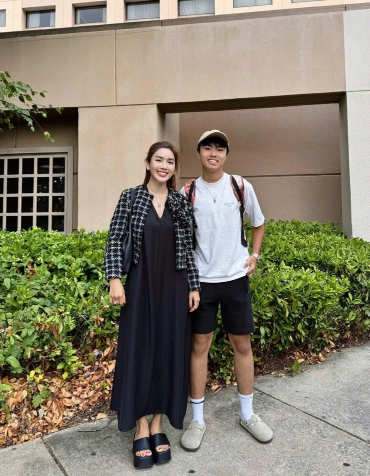 Ảnh sao 14/9: Đại Nghĩa đi hát ở chùa Ảnh sao 14/9: Đại Nghĩa đi hát ở chùa