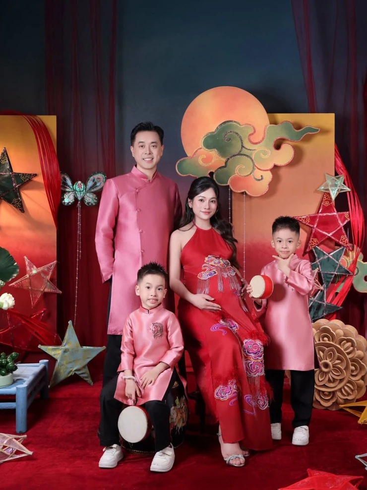 Ảnh sao 15/9: Tiểu thư gia tộc Sơn Kim khoe nhan sắc trong trẻo