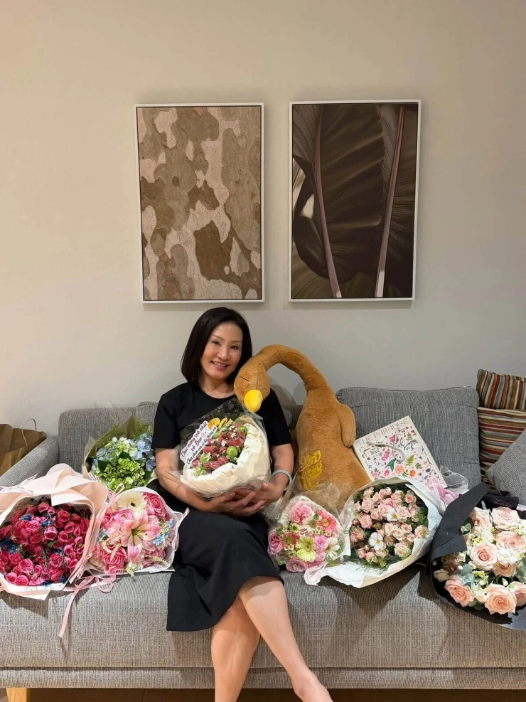 Ảnh sao 15/9: Tiểu thư gia tộc Sơn Kim khoe nhan sắc trong trẻo