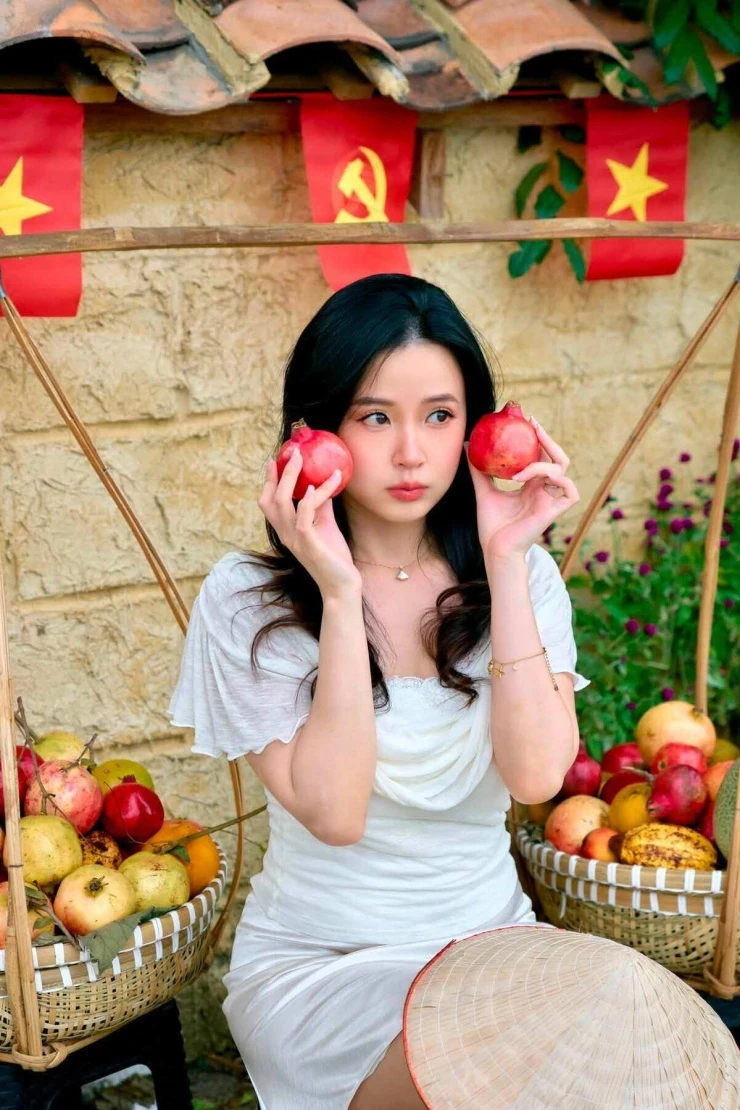 Ảnh sao 16/9: MC Mai Ngọc khoe mẹ U60 trẻ đẹp