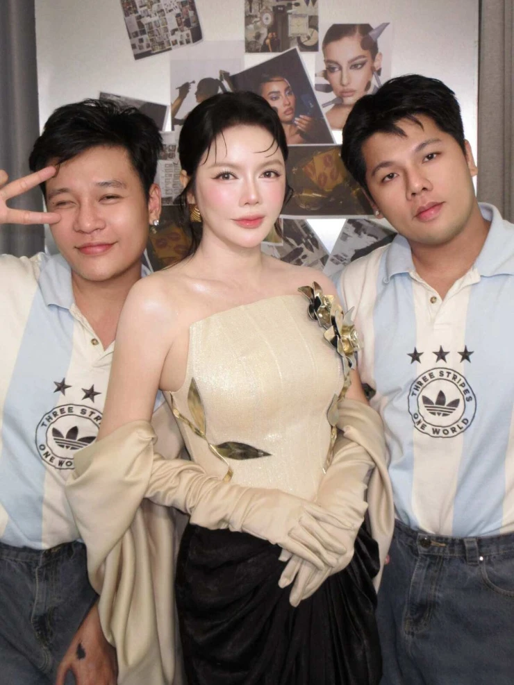 Ảnh sao 19/9: Thanh Thủy chuộng vẻ đẹp đời thường Ảnh sao 19/9: Thanh Thủy chuộng vẻ đẹp đời thường