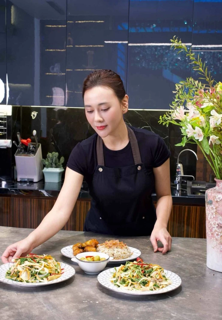 Ảnh sao 2/9: Phương Oanh chăm vào bếp dịp nghỉ lễ Ảnh sao 2/9: Phương Oanh chăm vào bếp dịp nghỉ lễ