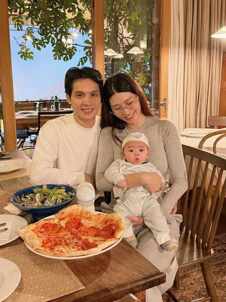 Ảnh sao 23/9: Con gái Ngô Thanh Vân dạn dĩ trong lần đầu du lịch đường dài Ảnh sao 23/9: Con gái Ngô Thanh Vân dạn dĩ trong lần đầu du lịch đường dài