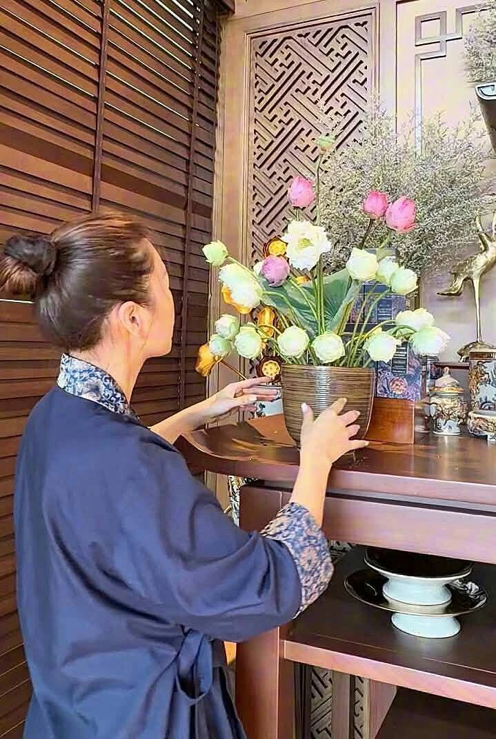 Ảnh sao 26/9: Diễn viên Kim Ngọc bán bánh mì mưu sinh ở Mỹ