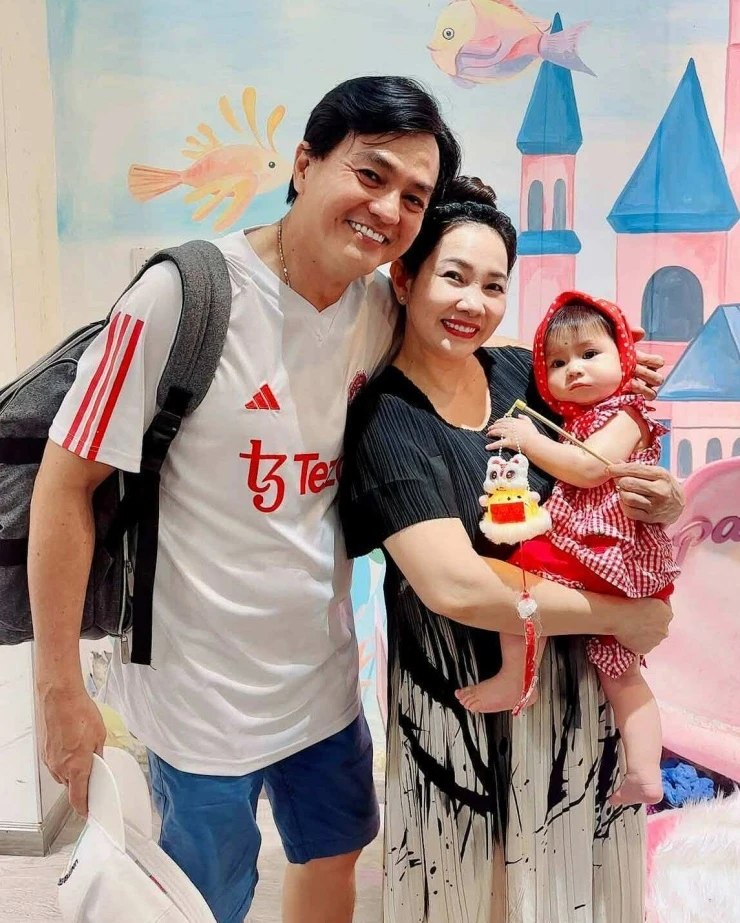 Ảnh sao 26/9: Diễn viên Kim Ngọc bán bánh mì mưu sinh ở Mỹ