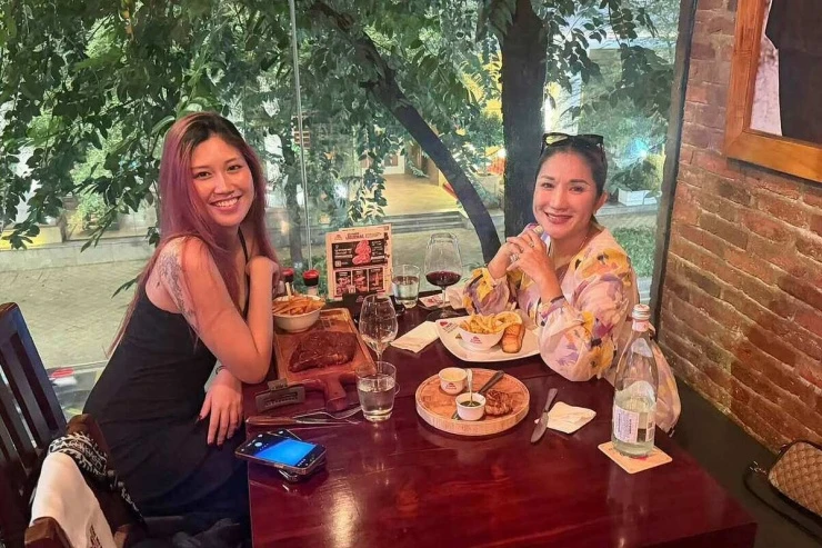 Ảnh sao 26/9: Diễn viên Kim Ngọc bán bánh mì mưu sinh ở Mỹ
