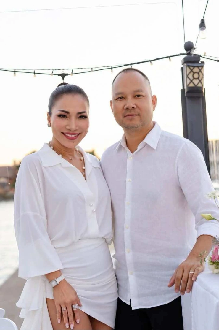 Ảnh sao 28/9: Hoàng Oanh trân trọng giây phút thảnh thơi bên con
