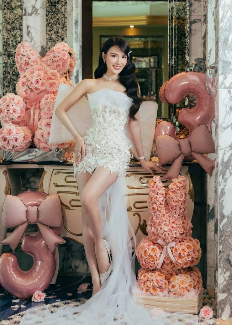 Ảnh sao 3/9: Hoa hậu Mai Phương Thúy mong có người yêu