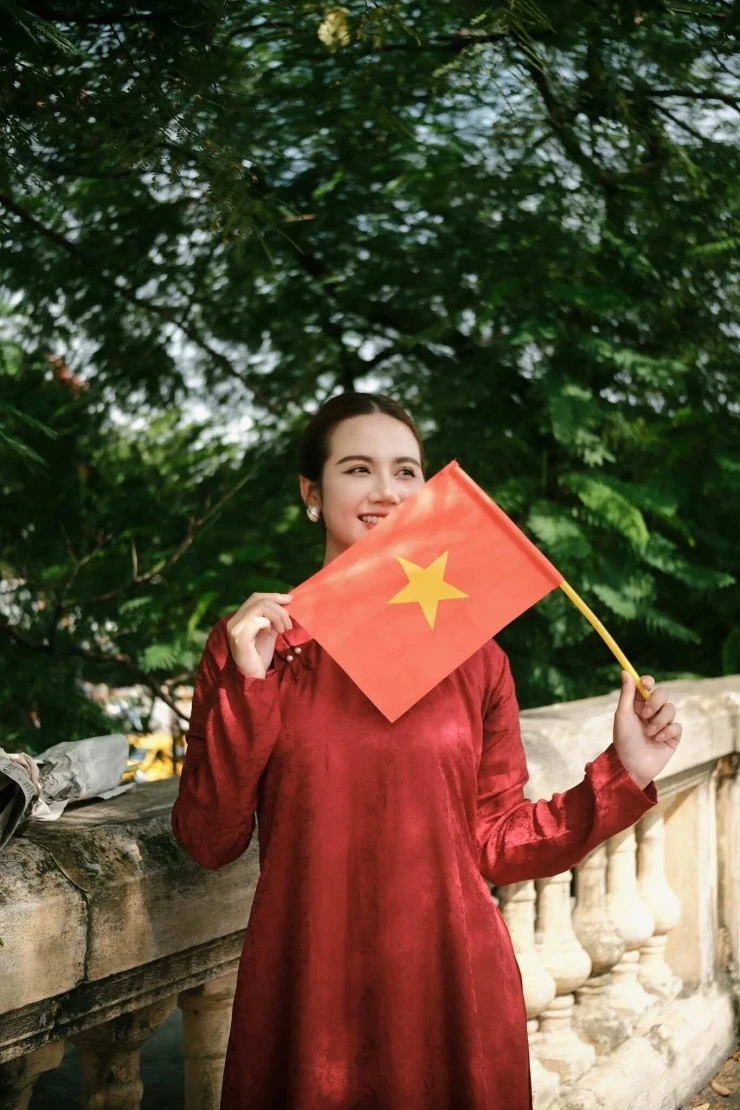 Ảnh sao 3/9: Hoa hậu Mai Phương Thúy mong có người yêu
