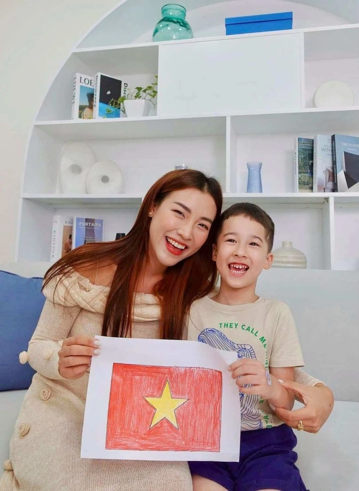Ảnh sao 3/9: Hoa hậu Mai Phương Thúy mong có người yêu