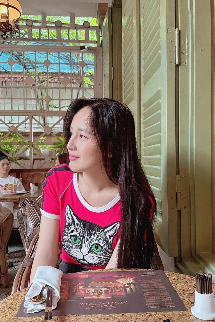Ảnh sao 3/9: Mai Phương Thúy mong có người yêu