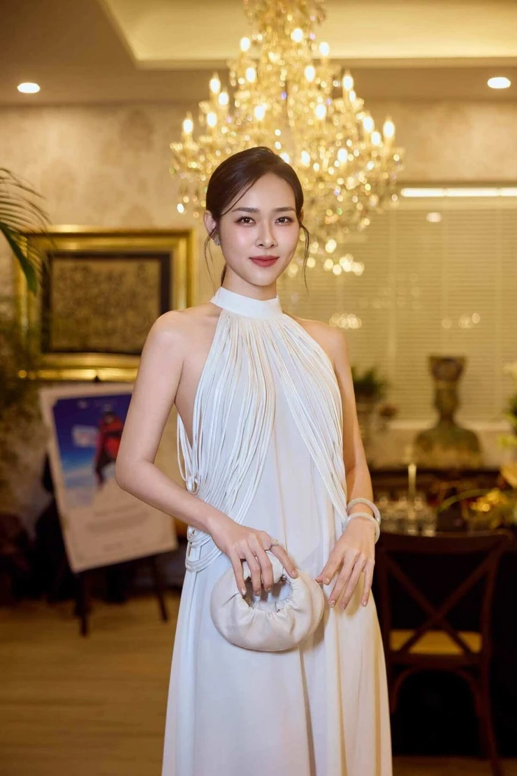 Ảnh sao 30/9: Đoan Trang mừng kỷ niệm cưới của bố mẹ Hoàng Oanh Ảnh sao 30/9: Đoan Trang mừng kỷ niệm cưới của bố mẹ Hoàng Oanh